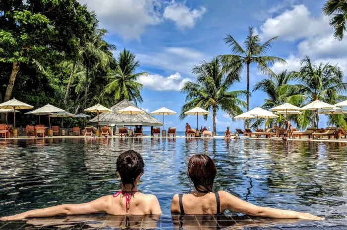 Mempelajari Bahasa Lokal Negara Tujuan