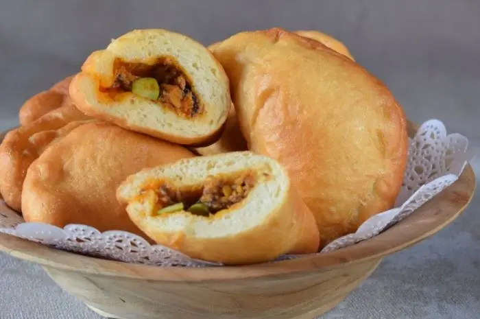 Menikmati 10 Kue Khas Manado yang Harus Kamu Coba