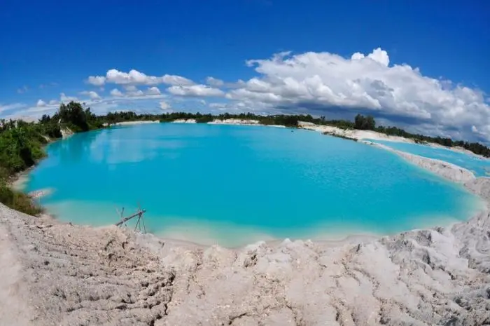 Danau Kaolin Bangka Belitung, Pemandangan Eksotis yang Memanjakan Mata dan Pikiran