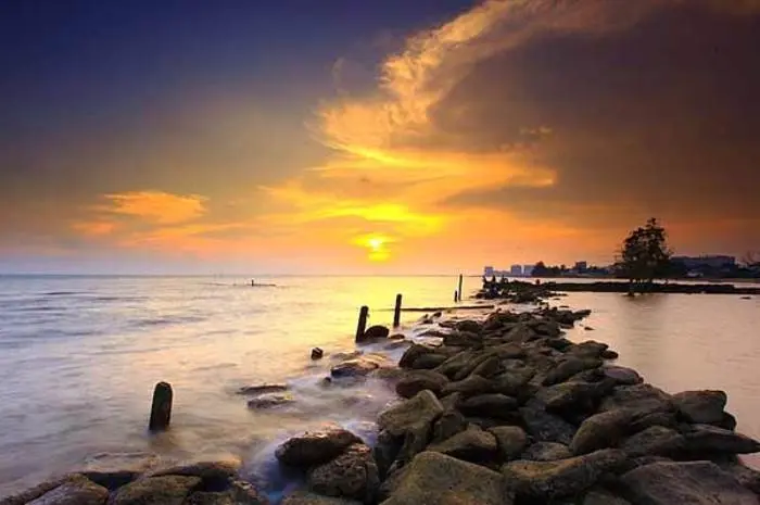 Pantai Lamaru Balikpapan: Spot Terbaik untuk Menikmati Sunset yang Memukau