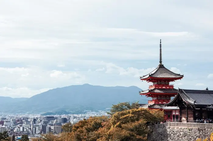 Fushimi Inari Taisha, Menyusuri Keindahan Kuil Paling Ikonik di Kyoto Jepang