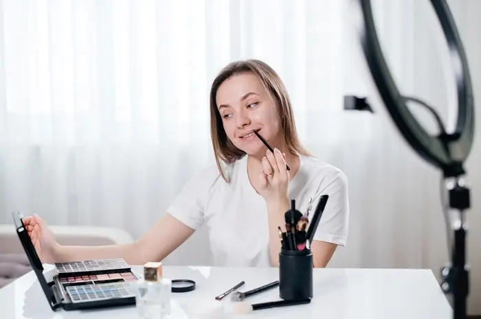 10 Tips Make Up Minimalis untuk Tampilan Fresh Sehari-hari